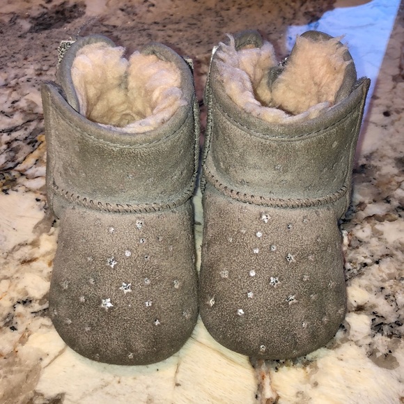 🏝HP🏝 UGG Jesse Bow Starry Lite baby boots - Picture 1 of 10